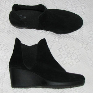 CROCS Leigh Wedge black suede bootie 7 1/2